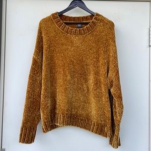 LIKE NEW- Sweater